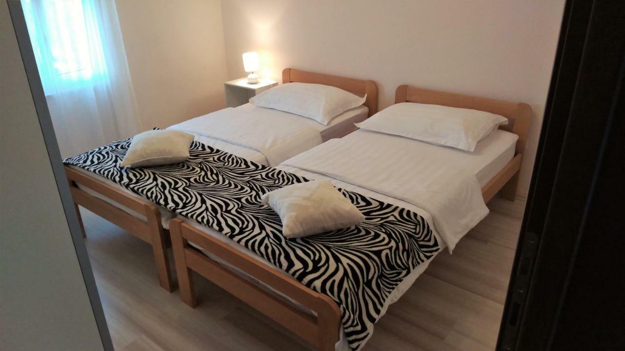 Apartments Annie 罗戈兹尼察 外观 照片