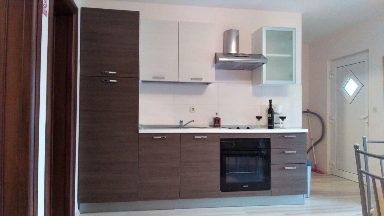 Apartments Annie 罗戈兹尼察 外观 照片