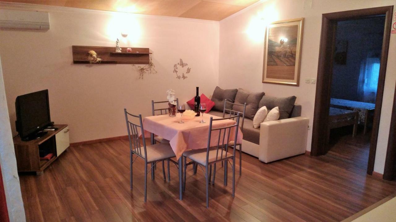 Apartments Annie 罗戈兹尼察 外观 照片